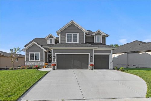 17808 Rainbow Blvd, Overland Park, KS, 66085-8483 | Card Image
