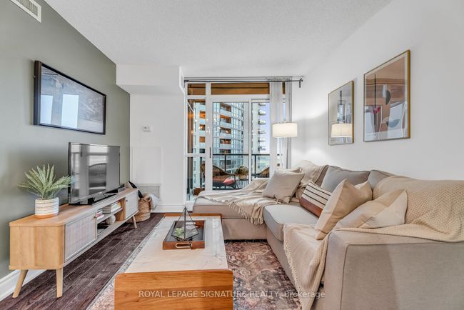 1701 - 231 Fort York Blvd, Condo with 2 bedrooms, 1 bathrooms and 1 parking in Toronto ON | Image 5