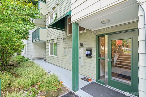 203-1818 18th Ave, Seattle, WA, 98122-2796 | Card Image