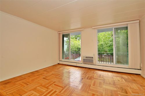 121 Vincent Ave, Lynbrook, NY, 11563-3602 | Card Image