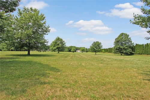 16 Chestnut Run, Mattoon, IL, 61938-9066 | Card Image