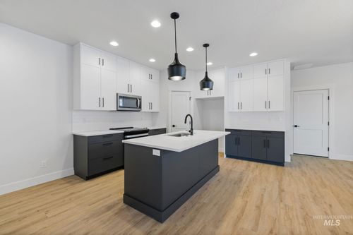 18 Ogden St, Cascade, ID, 83611 | Card Image