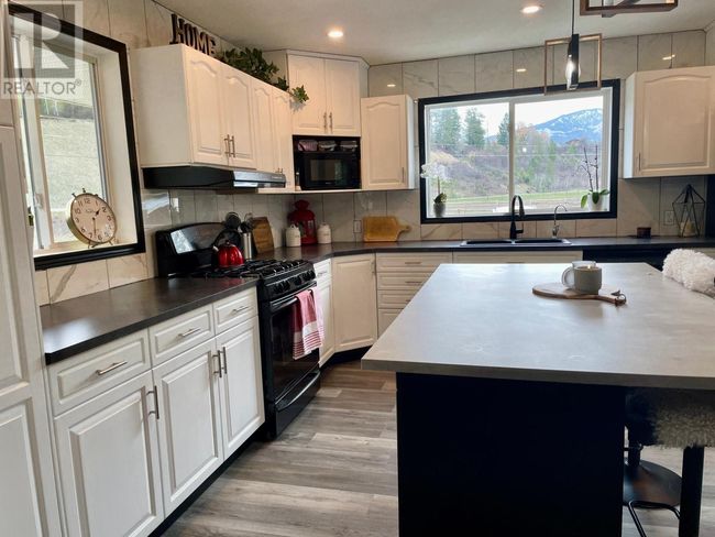 2690 Peasley Rd, House other with 5 bedrooms, 2 bathrooms and 2 parking in Jaffray BC | Image 5