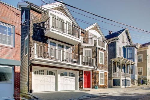 4 Barney St, Newport, RI, 02840-2918 | Card Image