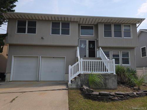 2871 Shore Rd, Seaford, NY, 11783-3332 | Card Image