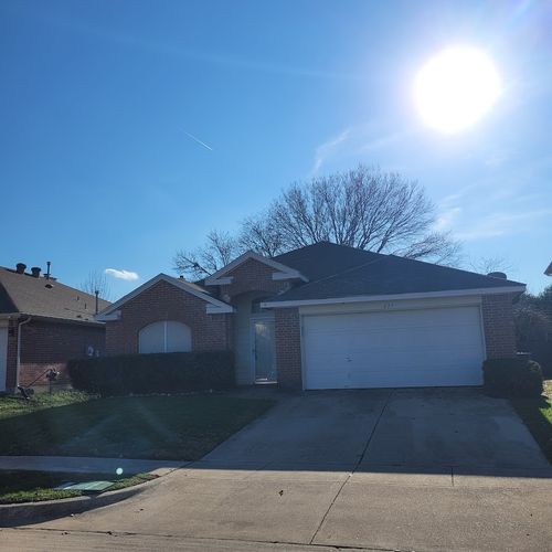 825 Stafford Station Dr, Saginaw, TX, 76131-4911 | Card Image