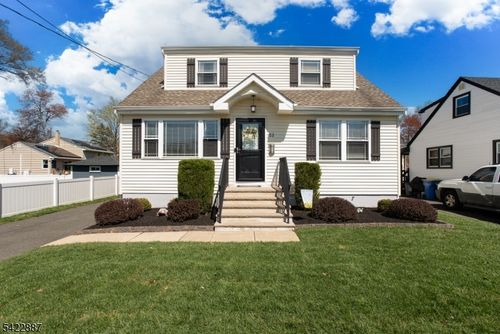 22 Andrew St, Green Brook, NJ, 08812-2504 | Card Image