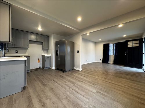 323 W 47th Pl, Los Angeles, CA, 90037-3234 | Card Image