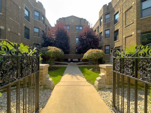 apt-3w-637 W Cornelia Ave, Chicago, IL, 60657-2509 | Card Image