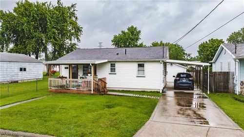 4817 3rd Ave, Parkersburg, WV, 26101-7309 | Card Image