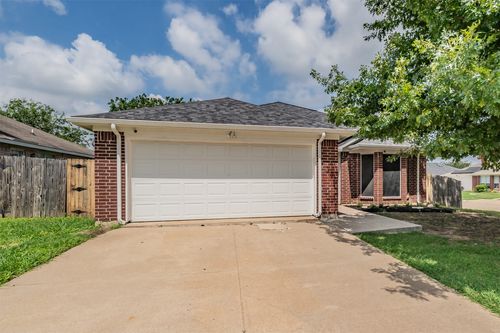 7000 Rovato Dr, Arlington, TX, 76001-6214 | Card Image