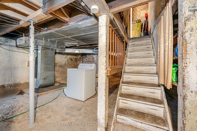 12 O'hara Ave, House attached with 3 bedrooms, 1 bathrooms and 1 parking in Toronto ON | Image 24