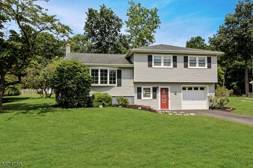 22 Indian Ln, Hackettstown, NJ, 07840-2608 | Card Image
