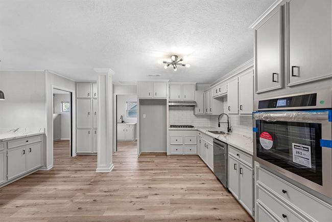 213 Westview Dr, House other with 4 bedrooms, 3 bathrooms and 3 parking in Sealy TX | Image 7