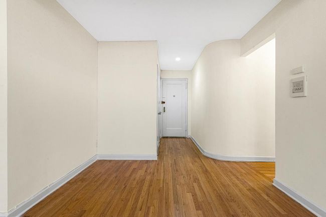 APT-5B - 72 112 Th St, Home with 2 bedrooms, 1 bathrooms and null parking in Forest Hills NY | Image 6