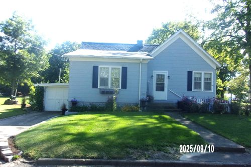 325 Race St, Piper City, IL, 60959-7122 | Card Image