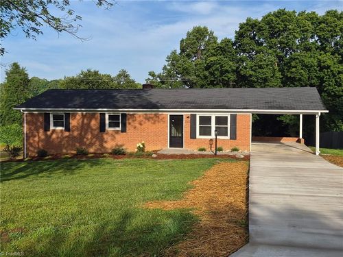 220 Kerner Knolls Dr, Kernersville, NC, 27284-8227 | Card Image