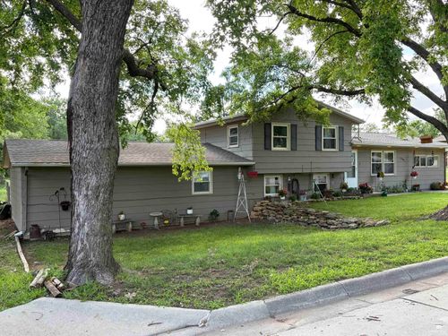 1301 10th St, Clay Center, KS, 67432-2226 | Card Image
