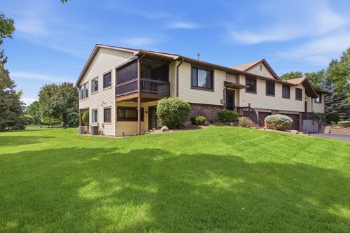 5591 Donegal Dr, Shoreview, MN, 55126-4720 | Card Image