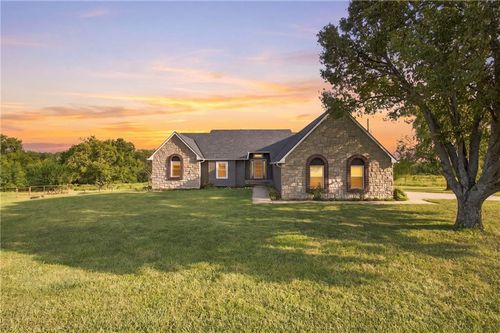 2064 N 900th Rd, Eudora, KS, 66025-9179 | Card Image