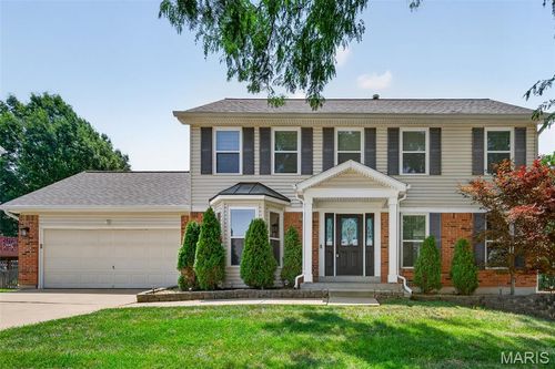 1525 Atlantic Crossing Dr, Fenton, MO, 63026-6921 | Card Image
