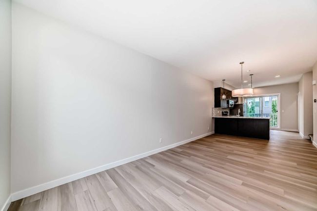 214 Shawnee Square Sw, Townhouse with 2 bedrooms, 3 bathrooms and 3 parking in Calgary AB | Image 12