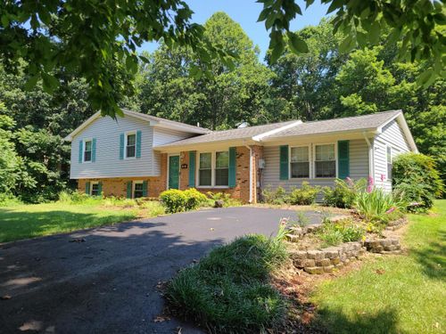 451 Woodlawn Trl, Appomattox, VA, 24522-5320 | Card Image