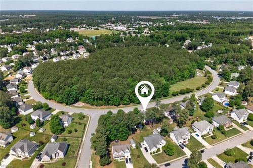 304 Wellington Cir, Smithfield, VA, 23430-6282 | Card Image