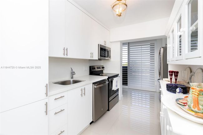 APT-5B - 77 Crandon Blvd, Condo with 1 bedrooms, 2 bathrooms and null parking in Key Biscayne FL | Image 25