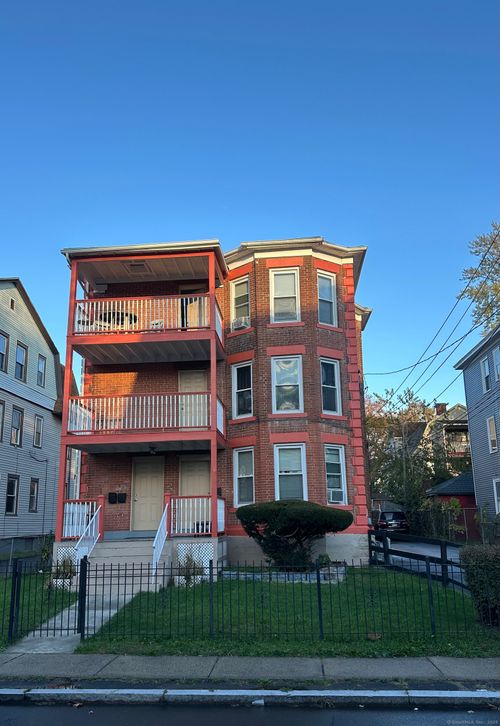 138 Kent St, Hartford, CT, 06112-1828 | Card Image