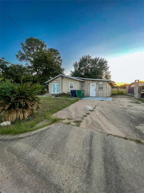 709 Sabine St, Brenham, TX, 77833-3362 | Card Image