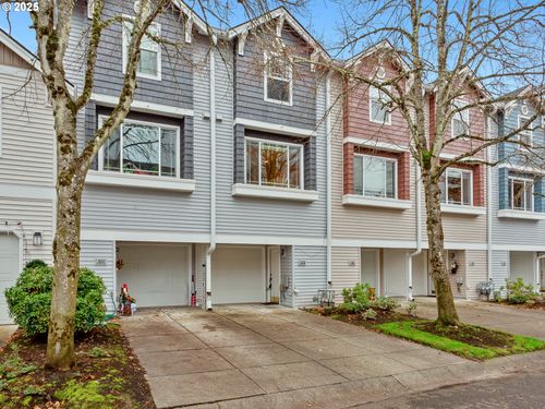 8721 Ne 17th St, Vancouver, WA, 98664-6417 | Card Image