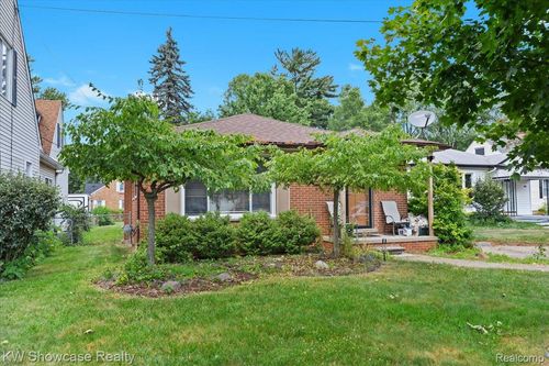 3994 Beechgrove Dr, Waterford, MI, 48328-3513 | Card Image
