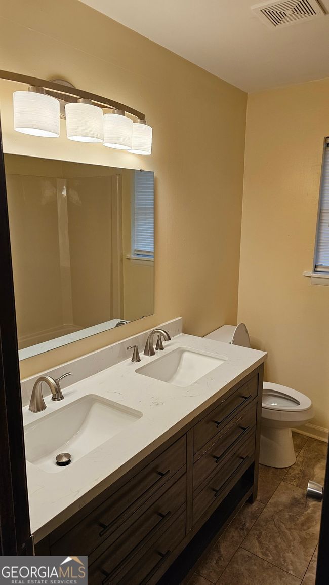 412 Vienna Cir, House other with 4 bedrooms, 2 bathrooms and null parking in Fort Valley GA | Image 13