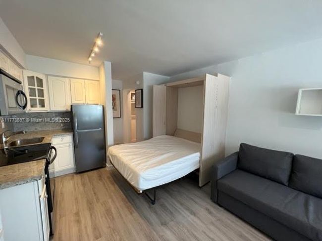 APT-17 - 4228 N Ocean Dr, Condo with 0 bedrooms, 1 bathrooms and null parking in Lauderdale By The Sea FL | Image 7