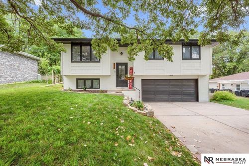 5615 Hallcliffe Ct, Lincoln, NE, 68516-2144 | Card Image