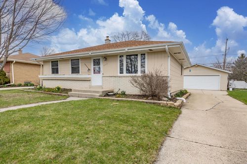 2242 W Carrington Avenue, Oak Creek, WI, 53154 | Card Image