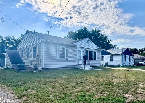 805 S 7th St, Fairfield, IA, 52556-4026 | Card Image
