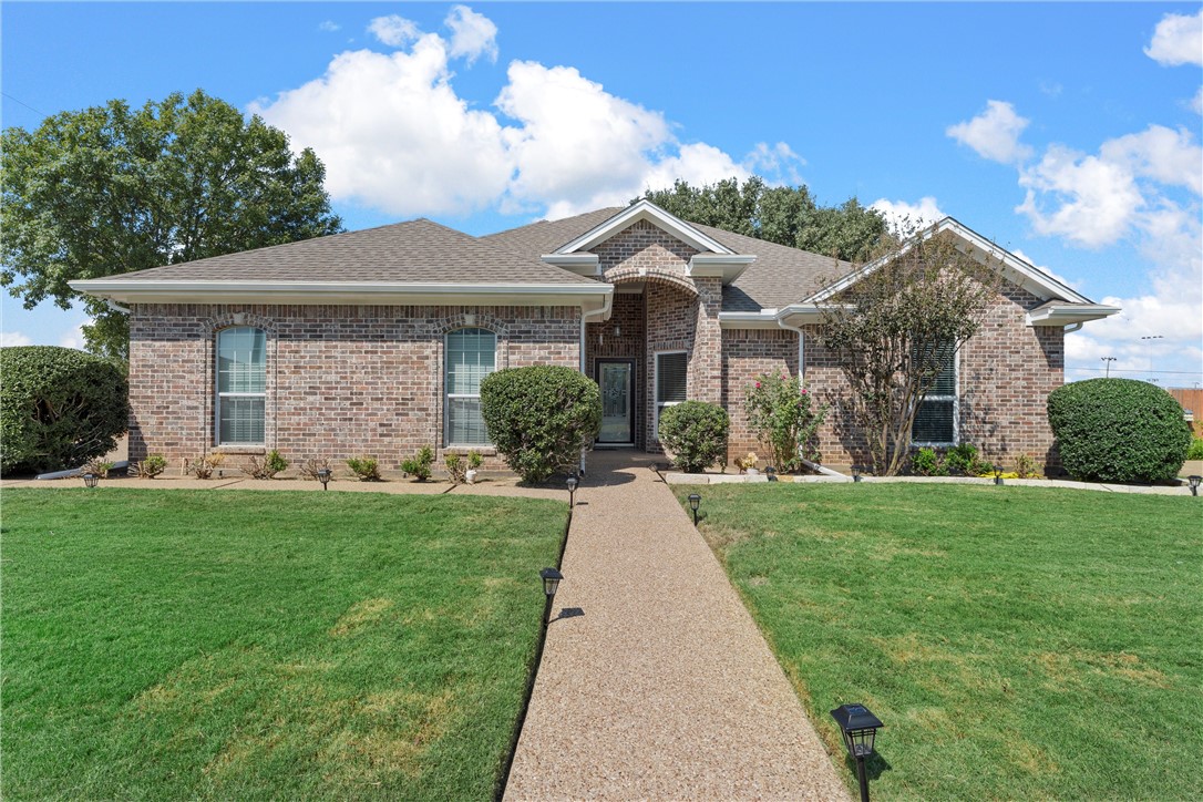 Houston Dr, Hewitt, TX 76643