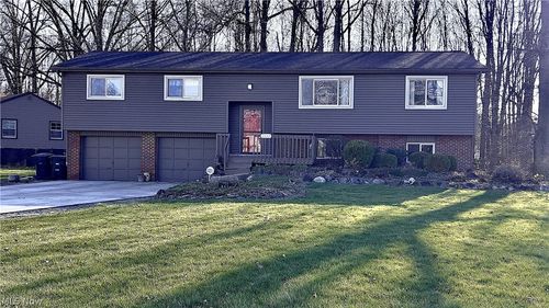 2933 Crestwood Dr Nw, Warren, OH, 44485-1232 | Card Image