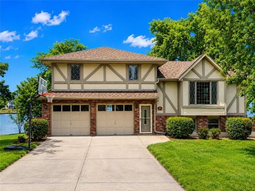 107 Lighthouse Pt, Gallatin, MO, 64640-6356 | Card Image