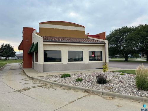 900 S Kniss Ave, Luverne, MN, 56156-2286 | Card Image