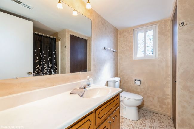 Full Shared Bathroom | Image 8