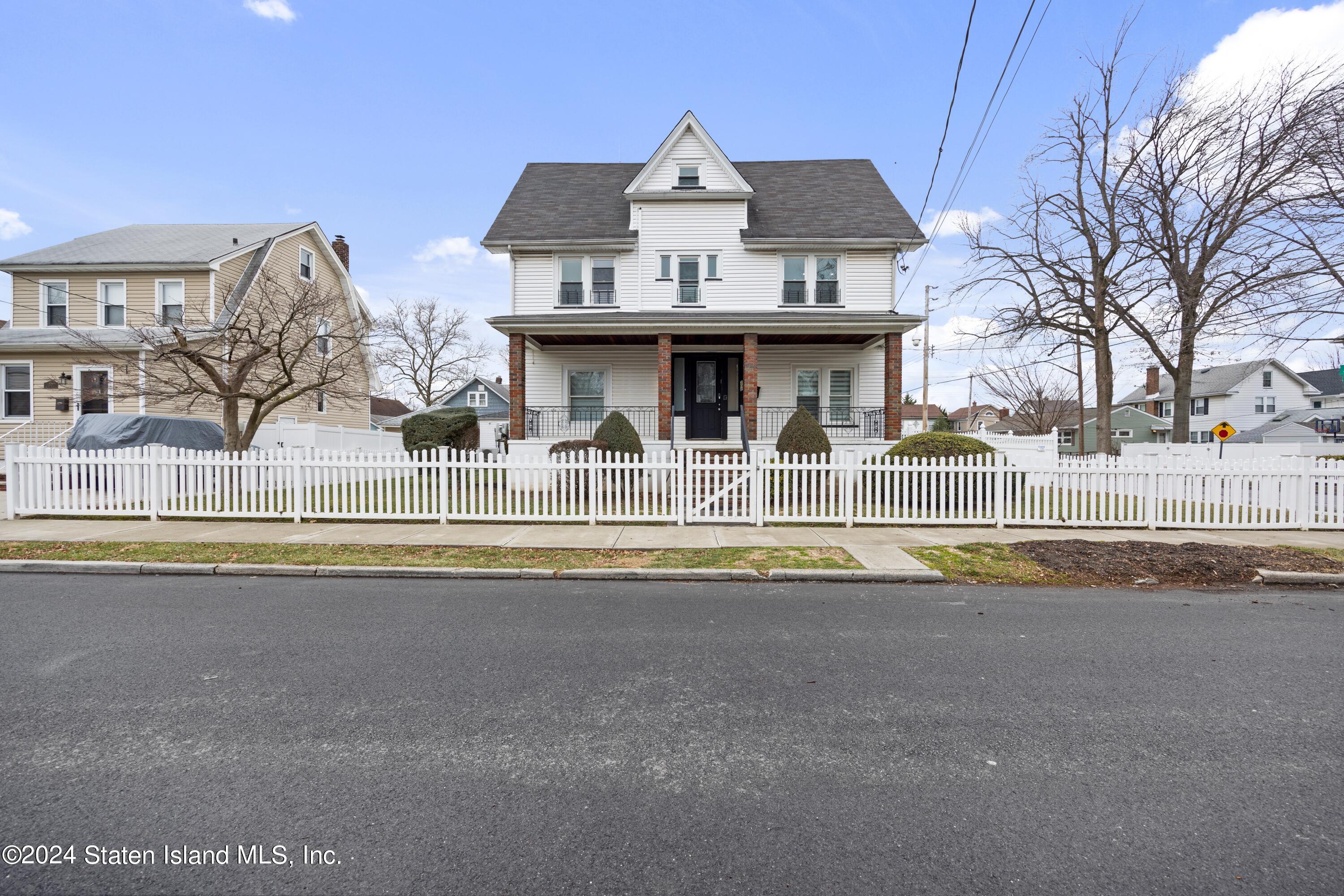 Dickie Ave, Staten Island, NY 10314