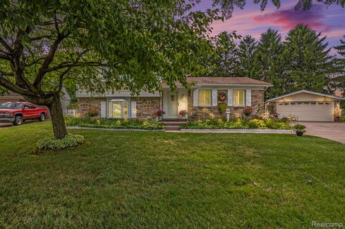 19202 Edward Ct, Clinton Township, MI, 48038-3032 | Card Image