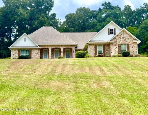 11 Country Squire Rd, Natchez, MS, 39120-9366 | Card Image