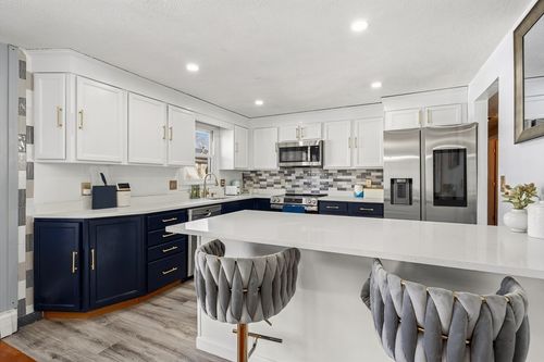 35 Gladwood St, Brockton, MA, 02301-4523 | Card Image