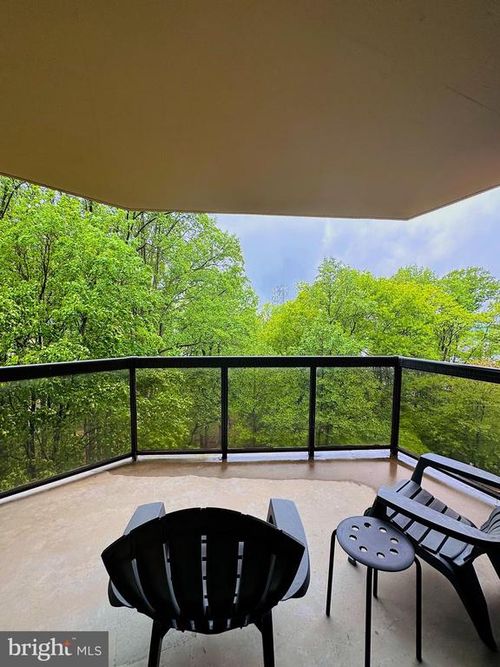 404-8370 Greensboro Dr, MCLEAN, VA, 22102-3516 | Card Image