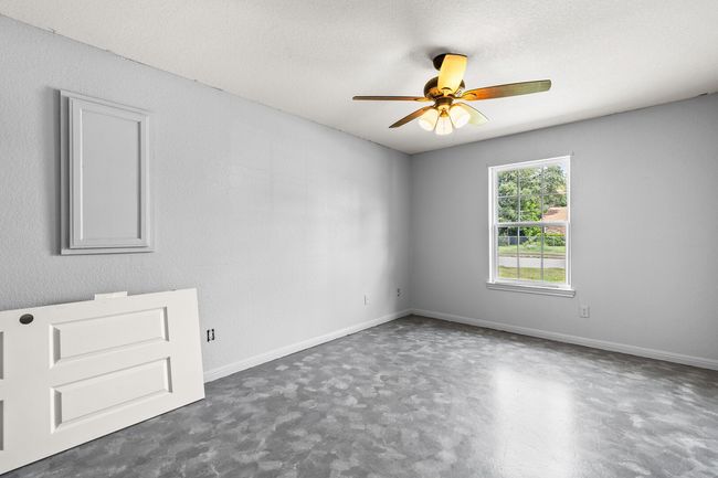Unfurnished room featuring ceiling fan and baseboards | Image 27