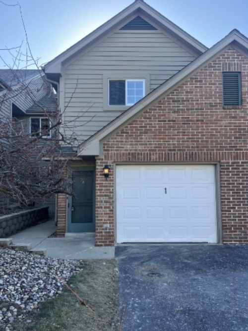 18275 Brookfield Lake Dr, Brookfield, WI, 53045-6179 | Card Image
